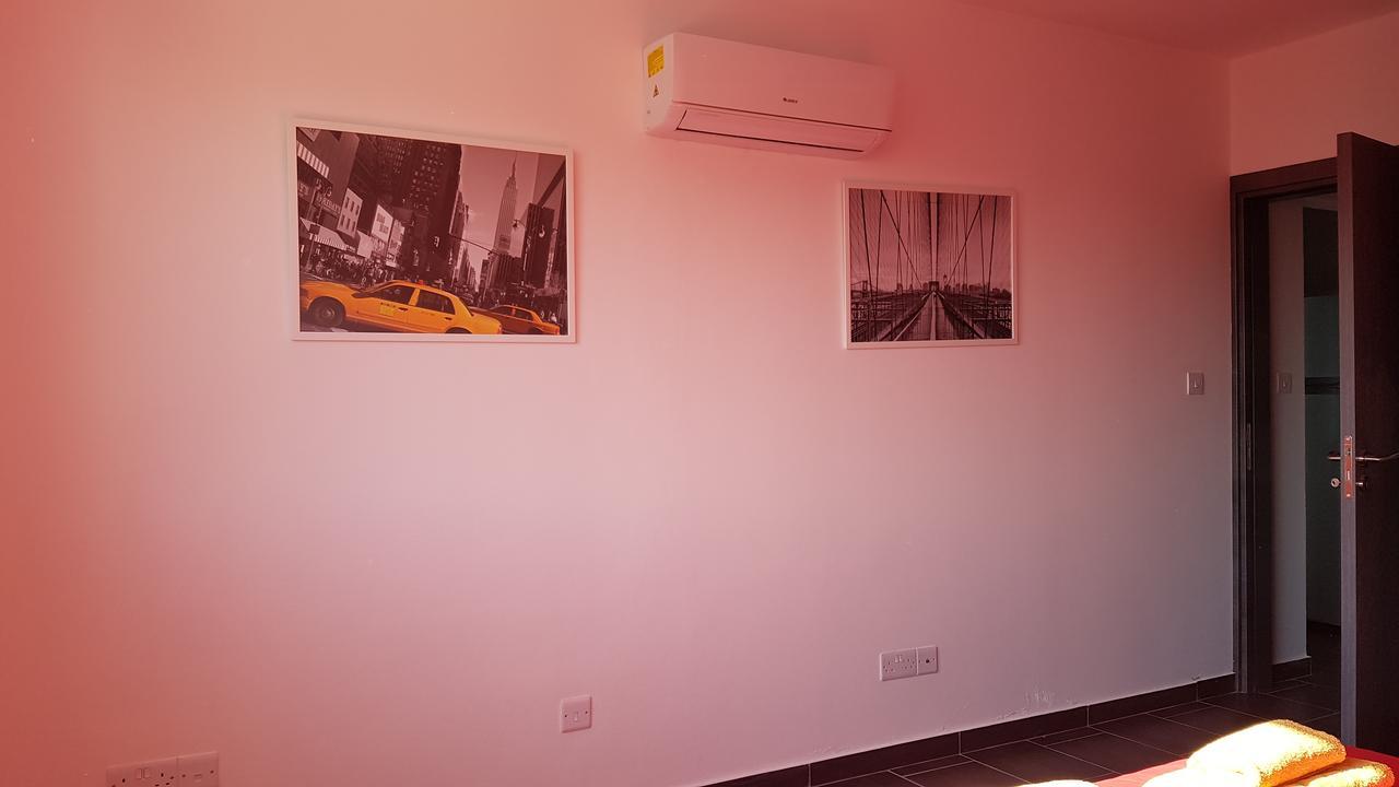 Dezo Luxury Town Apartment Larnaca Bagian luar foto