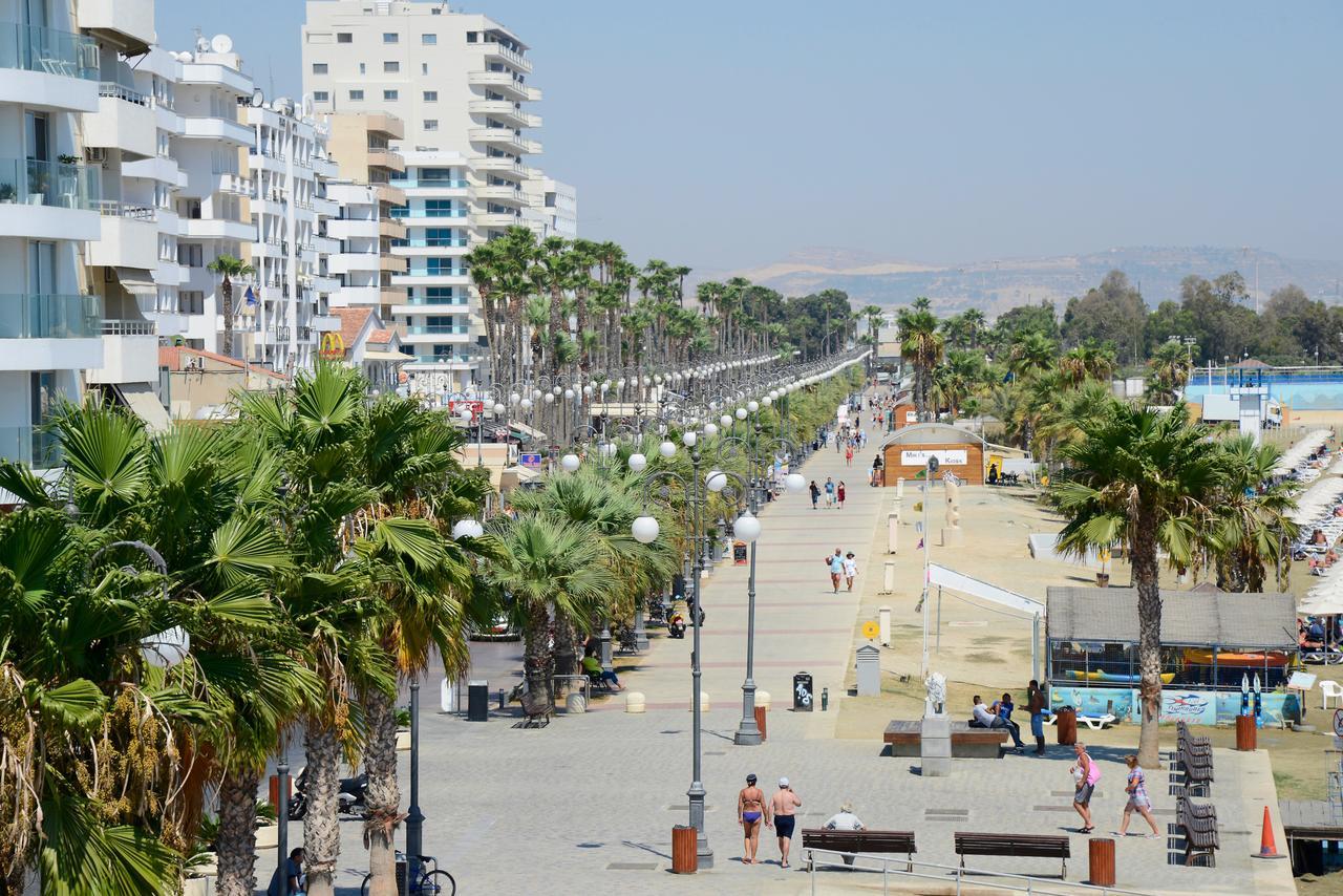 Dezo Luxury Town Apartment Larnaca Bagian luar foto
